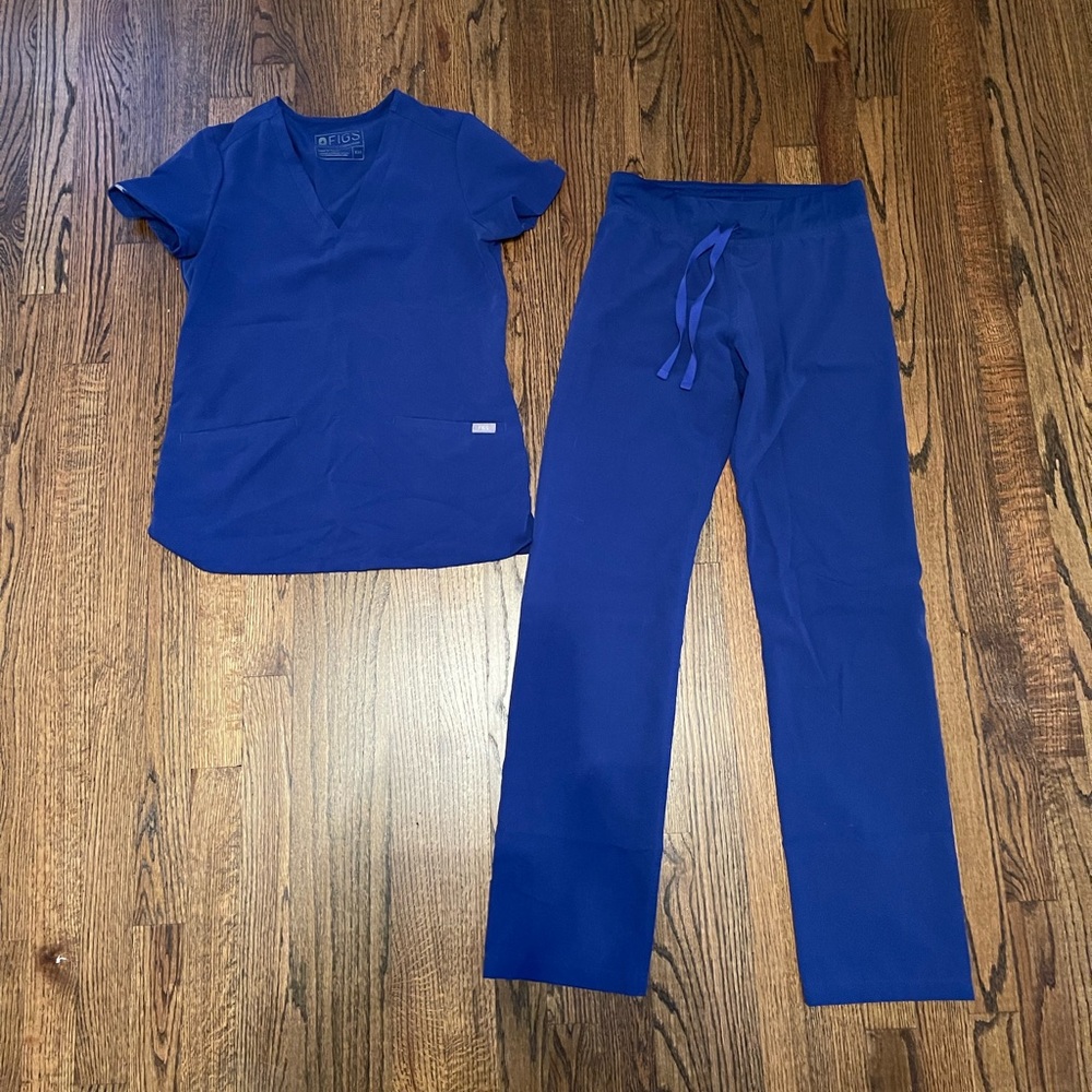 Figs Casma Top and Livingston Bottoms XS Galaxy